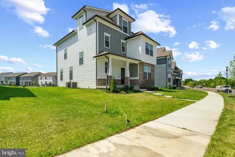 712 Bond St, Frederick, MD 21701 photo 3