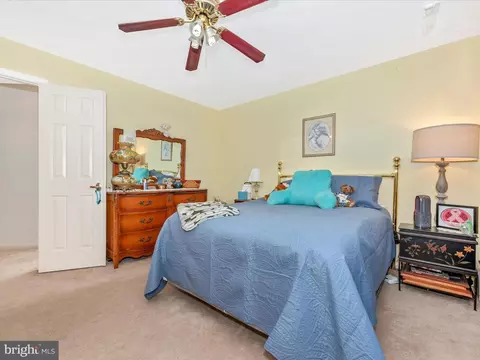 Bedroom - 9211 Ridgefield Cir, Frederick, MD 21701 photo 4 of 8