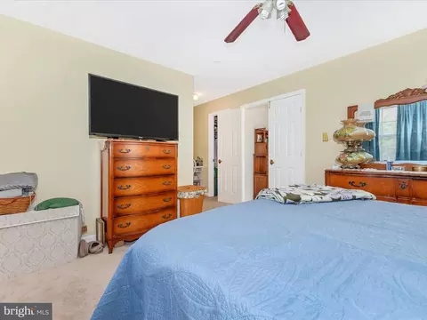 Bedroom - 9211 Ridgefield Cir, Frederick, MD 21701 photo 3 of 8