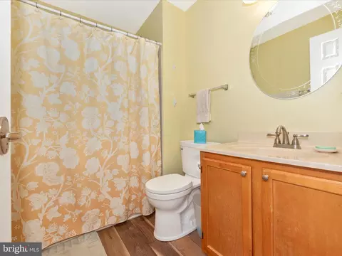 Bath - 9211 Ridgefield Cir, Frederick, MD 21701 photo 3 of 7