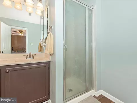 Bath - 9211 Ridgefield Cir, Frederick, MD 21701 photo 5 of 7