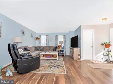 Living - 9211 Ridgefield Cir, Frederick, MD 21701 photo 2 of 2
