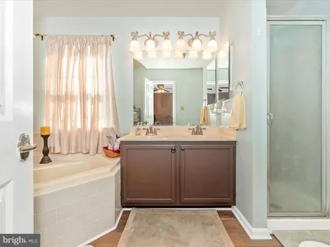 Bath - 9211 Ridgefield Cir, Frederick, MD 21701 photo 4 of 7