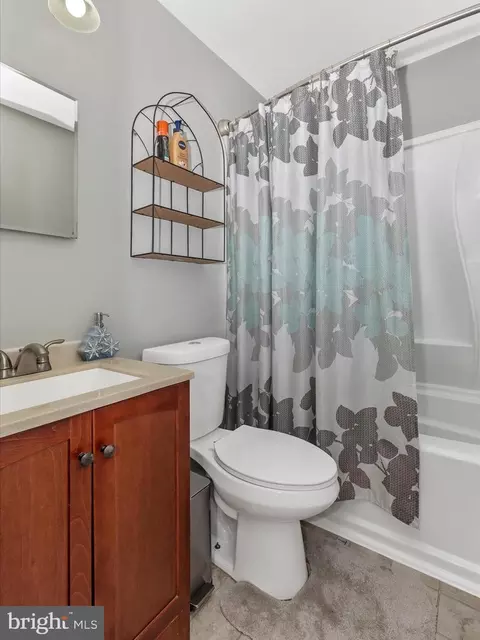 Bath - 579 Lancaster Pl, Frederick, MD 21703 photo 3 of 3