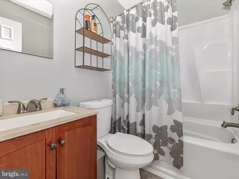 Bath - 579 Lancaster Pl, Frederick, MD 21703 photo 2 of 3