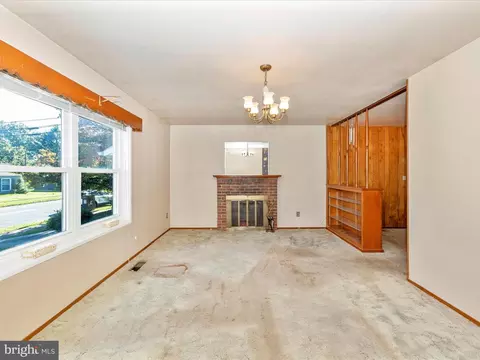 Living - 341 Catoctin Ave, Frederick, MD 21701 photo 3 of 7