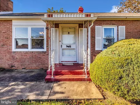 Exterior - 341 Catoctin Ave, Frederick, MD 21701 photo 2 of 11