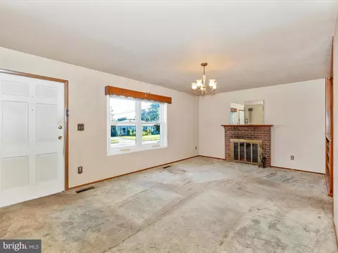 Living - 341 Catoctin Ave, Frederick, MD 21701 photo 2 of 7