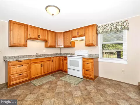 Kitchen - 10317 Putman Rd, Frederick, MD 21701 photo 4 of 4