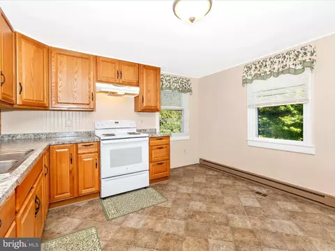 Kitchen - 10317 Putman Rd, Frederick, MD 21701 photo 3 of 4