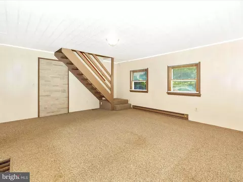 Living - 10317 Putman Rd, Frederick, MD 21701 photo 3 of 4