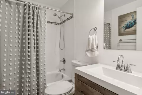 Bath - 7994 Clipper Ct, Frederick, MD 21701 photo 2 of 2