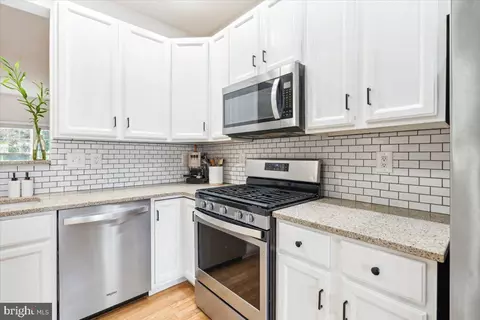 Kitchen - 1715 Algonquin Rd, Frederick, MD 21701 photo 4 of 5