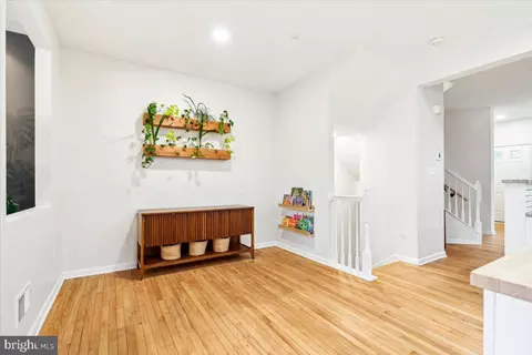 Entry Way - 1715 Algonquin Rd, Frederick, MD 21701 photo 3 of 6