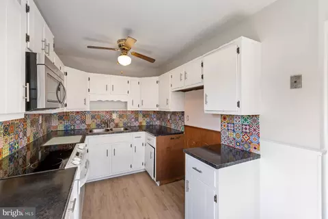 Kitchen - 806 Shawnee Dr, Frederick, MD 21701 photo 3 of 4