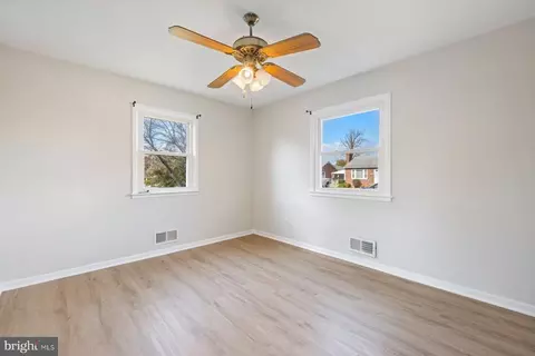 Bedroom - 806 Shawnee Dr, Frederick, MD 21701 photo 3 of 4