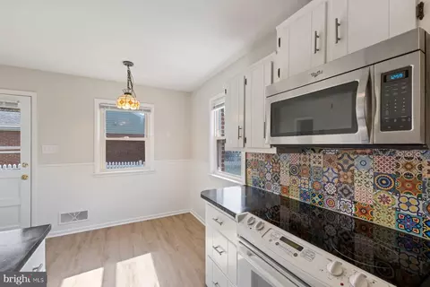 Kitchen - 806 Shawnee Dr, Frederick, MD 21701 photo 2 of 4