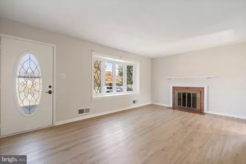 Living - 806 Shawnee Dr, Frederick, MD 21701 photo 1 of 4