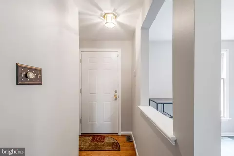 7827 River Run Ct, Frederick, MD 21701 photo 2