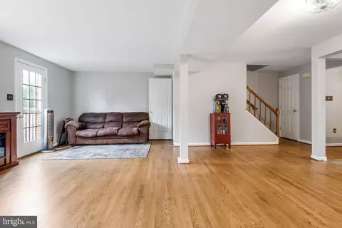 7827 River Run Ct, Frederick, MD 21701 photo 9