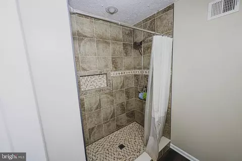 Bath - 1599 Saint Lawrence Ct, Frederick, MD 21701 photo 1 of 3