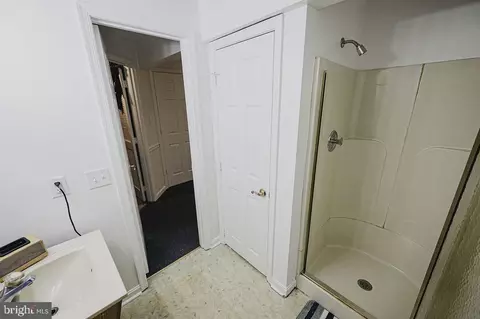 Bath - 1599 Saint Lawrence Ct, Frederick, MD 21701 photo 3 of 3