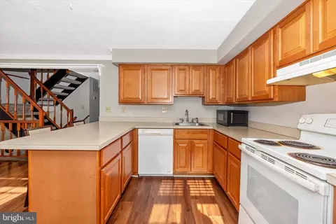 Kitchen - 1784 Springfield Ln, Frederick, MD 21702 photo 4 of 6