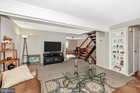 Living - 1784 Springfield Ln, Frederick, MD 21702 photo 3 of 4