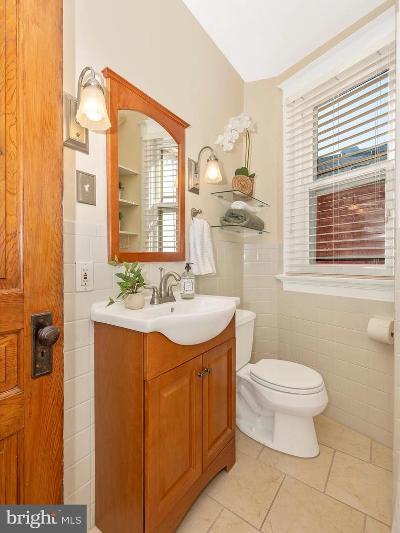 Bath - 226 Dill Ave, Frederick, MD 21701 photo 3 of 4