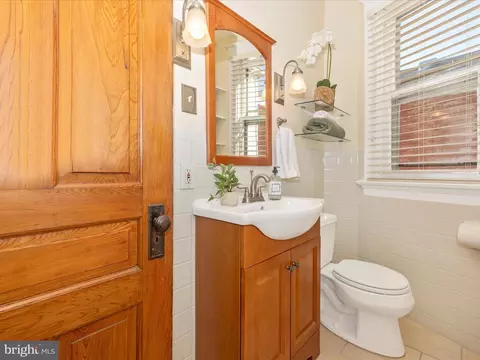 Bath - 226 Dill Ave, Frederick, MD 21701 photo 2 of 4