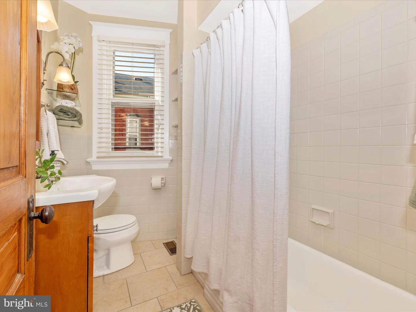 Bath - 226 Dill Ave, Frederick, MD 21701 photo 4 of 4