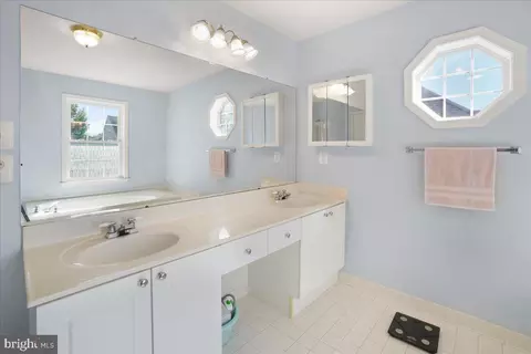 Bath - 2611 Bear Den Rd, Frederick, MD 21701 photo 2 of 4
