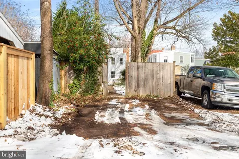 Exterior - 116 W Fourth St, Frederick, MD 21701 photo 2 of 8