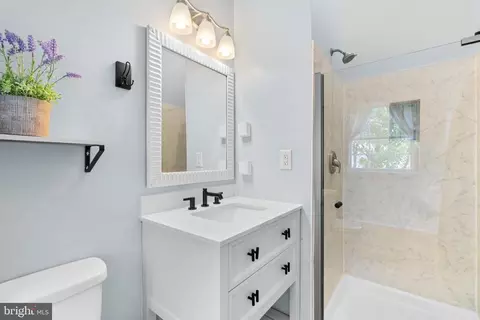Bath - 7112 Collinsworth Pl, Frederick, MD 21703 photo 2 of 5