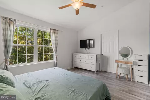 Bedroom - 7112 Collinsworth Pl, Frederick, MD 21703 photo 3 of 8