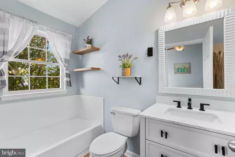 Bath - 7112 Collinsworth Pl, Frederick, MD 21703 photo 1 of 5
