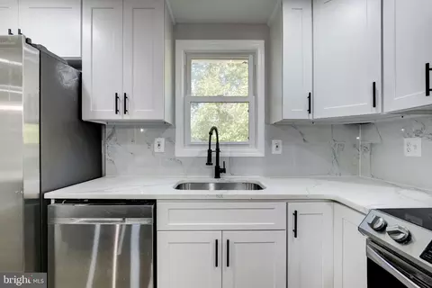 Kitchen - 1377 Rollinghouse Dr, Frederick, MD 21703 photo 3 of 4