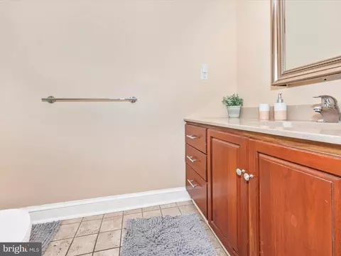 Bath - 209 W South St, Frederick, MD 21701 photo 2 of 5