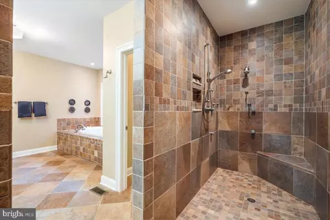 Bath - 4507 Shaff Ln, Frederick, MD 21703 photo 3 of 5