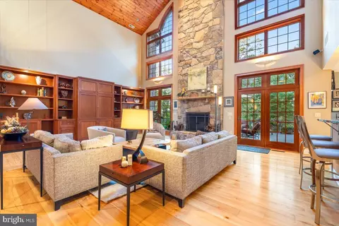 Living - 4507 Shaff Ln, Frederick, MD 21703 photo 2 of 4