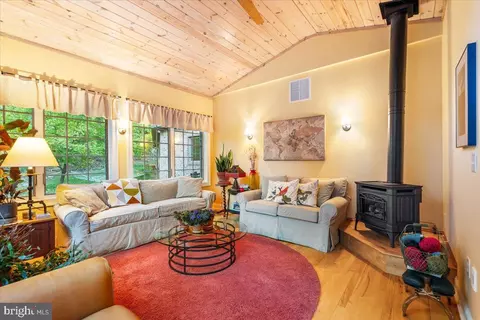Living - 4507 Shaff Ln, Frederick, MD 21703 photo 4 of 4