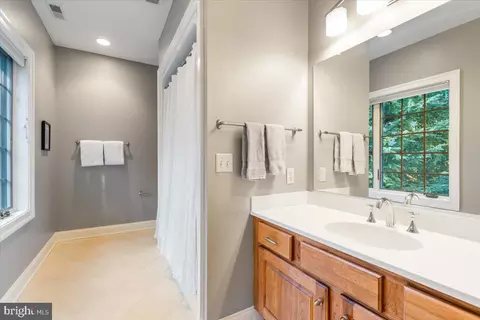 Bath - 4507 Shaff Ln, Frederick, MD 21703 photo 4 of 5