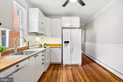 Kitchen - 240 W 5th St, Frederick, MD 21701 photo 4 of 4
