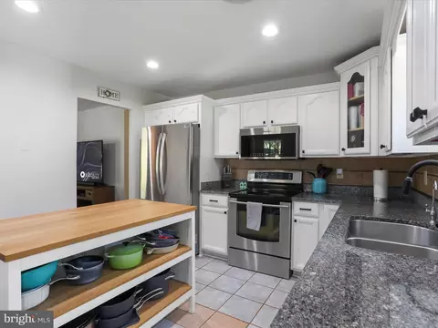 Kitchen - 7726 Bridle Path Cir, Frederick, MD 21701 photo 4 of 6