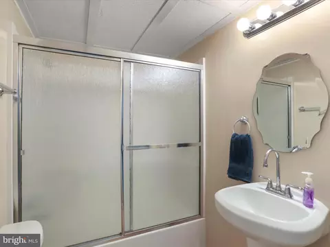 Bath - 7726 Bridle Path Cir, Frederick, MD 21701 photo 2 of 2