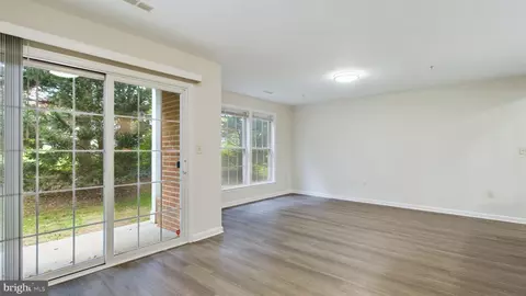 Living - 302 Baughmans Ln #C, Frederick, MD 21702 photo 5 of 7