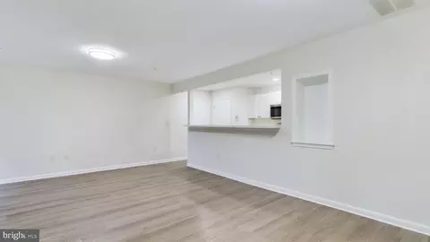 Living - 302 Baughmans Ln #C, Frederick, MD 21702 photo 7 of 7