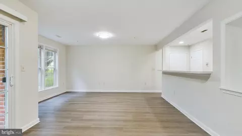 Living - 302 Baughmans Ln #C, Frederick, MD 21702 photo 6 of 7