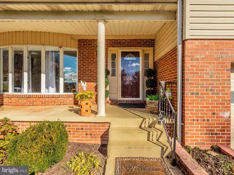 8005 Dustin Dr, Frederick, MD 21701 photo 2