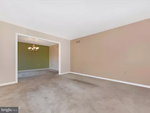 8170 Claiborne Dr, Frederick, MD 21702 photo 6
